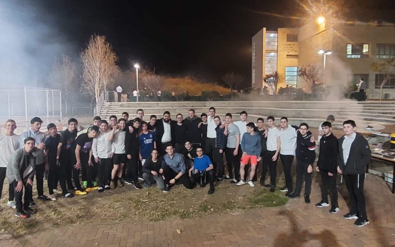 מנגל בערב גיבוש